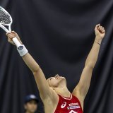 Viktorija Golubic exulte après son succès 6-0 6-0 pour maintenir la Suisse dans le groupe mondial de la Billie Jean King Cup KEYSTONE/SALVATORE DI NOLFI